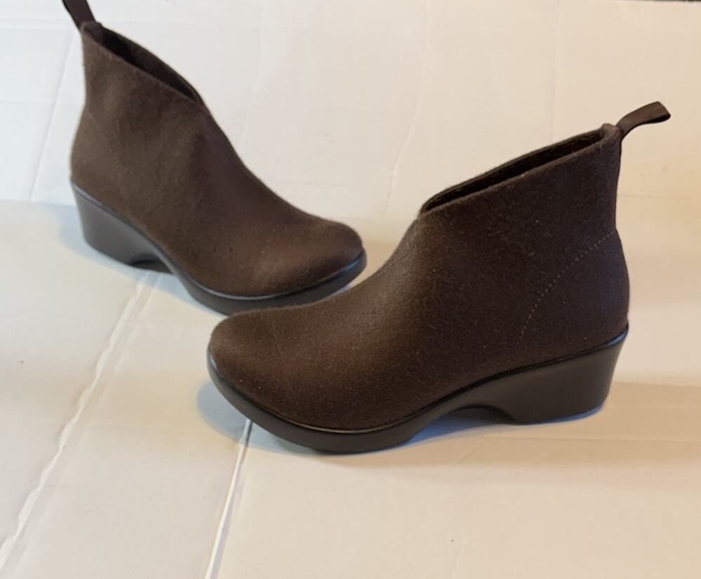 Alegria Boots Womens 40 US 9-9.5 Nadya Ankle Booties Brown Faux Suede Wedge